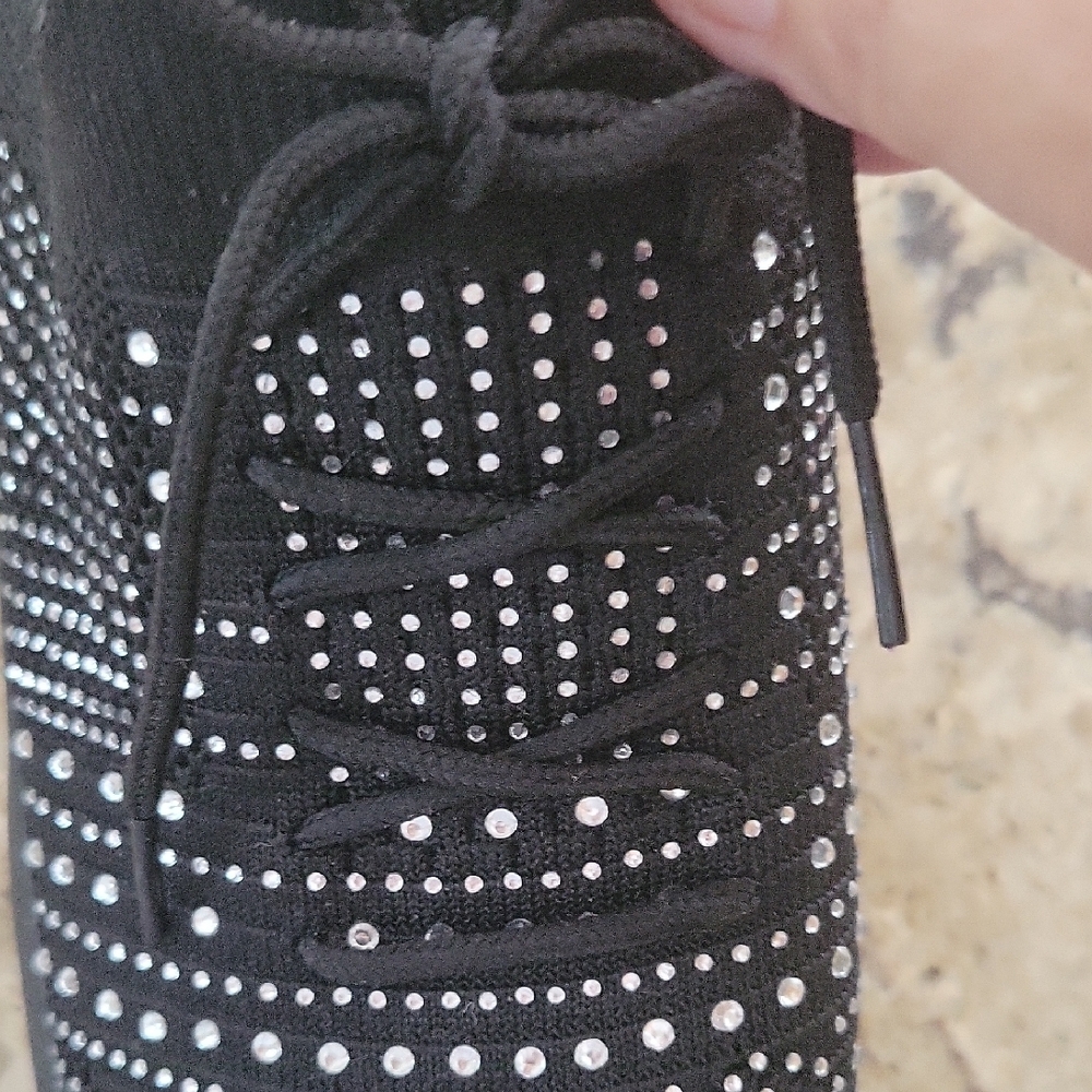 Rouge Helium Elegant Black Sneakers - Picture 3 of 7